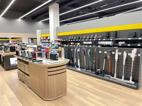 Stephanis opens 2,200 sq.m store in Nicosia .